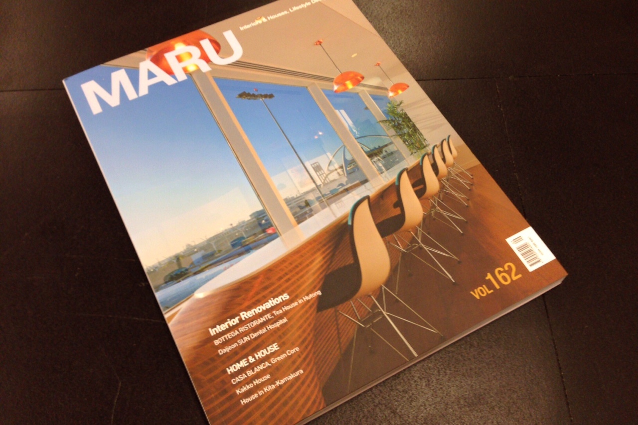 『』の家が韓国の建築雑誌「MARU　VOL162」に掲載されました。世界中の建築・インテリアが美しくまとめられた本で、日本の建築家もチラホラ。たいへん励みになります。