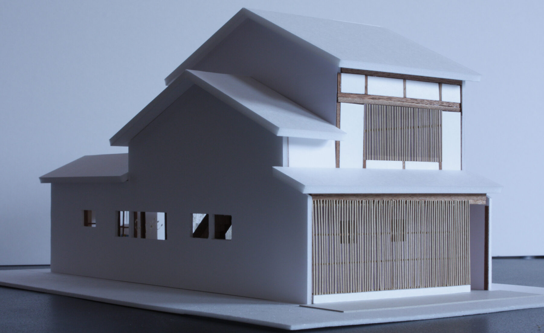 佐保路の家｜外は町家の意匠を復原、中は現代的に改修