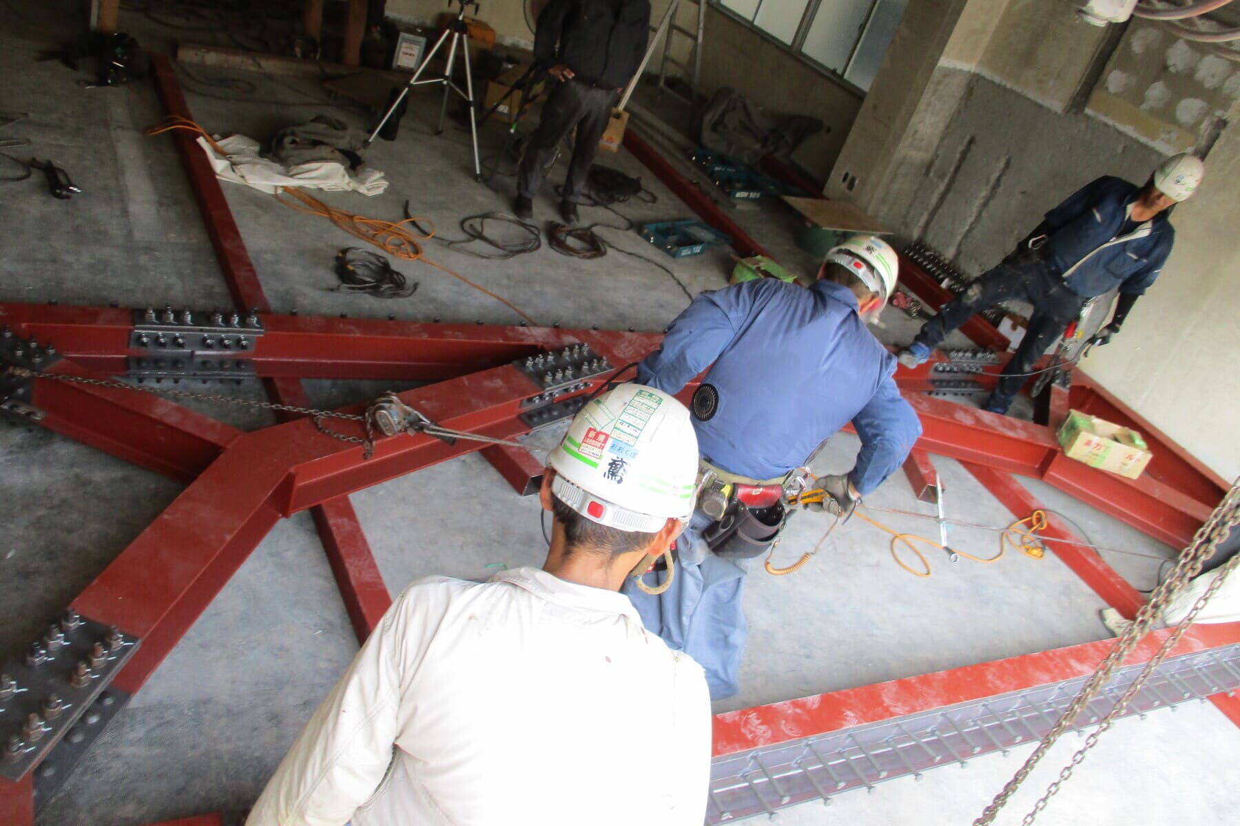 組み立て完了。ようやく耐震ブレースらしくなりました。今回は三角型ではなく、室内からの視界を邪魔しにくいマンサード型です。