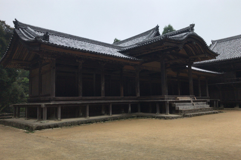 常行堂。圧倒的な存在感。とにかく大きい。