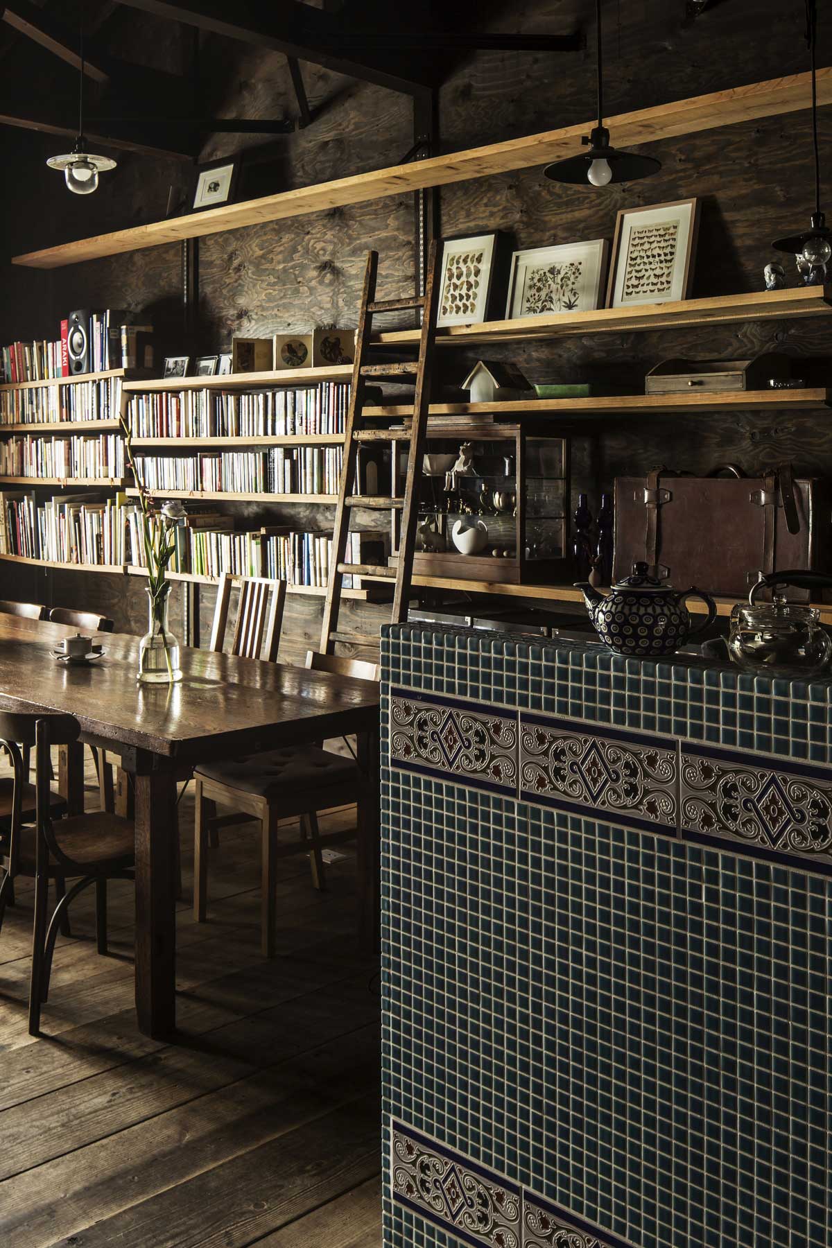 奈良町家を改修したレトロなブックカフェ｜奈良市｜Cafe Franz Kafka