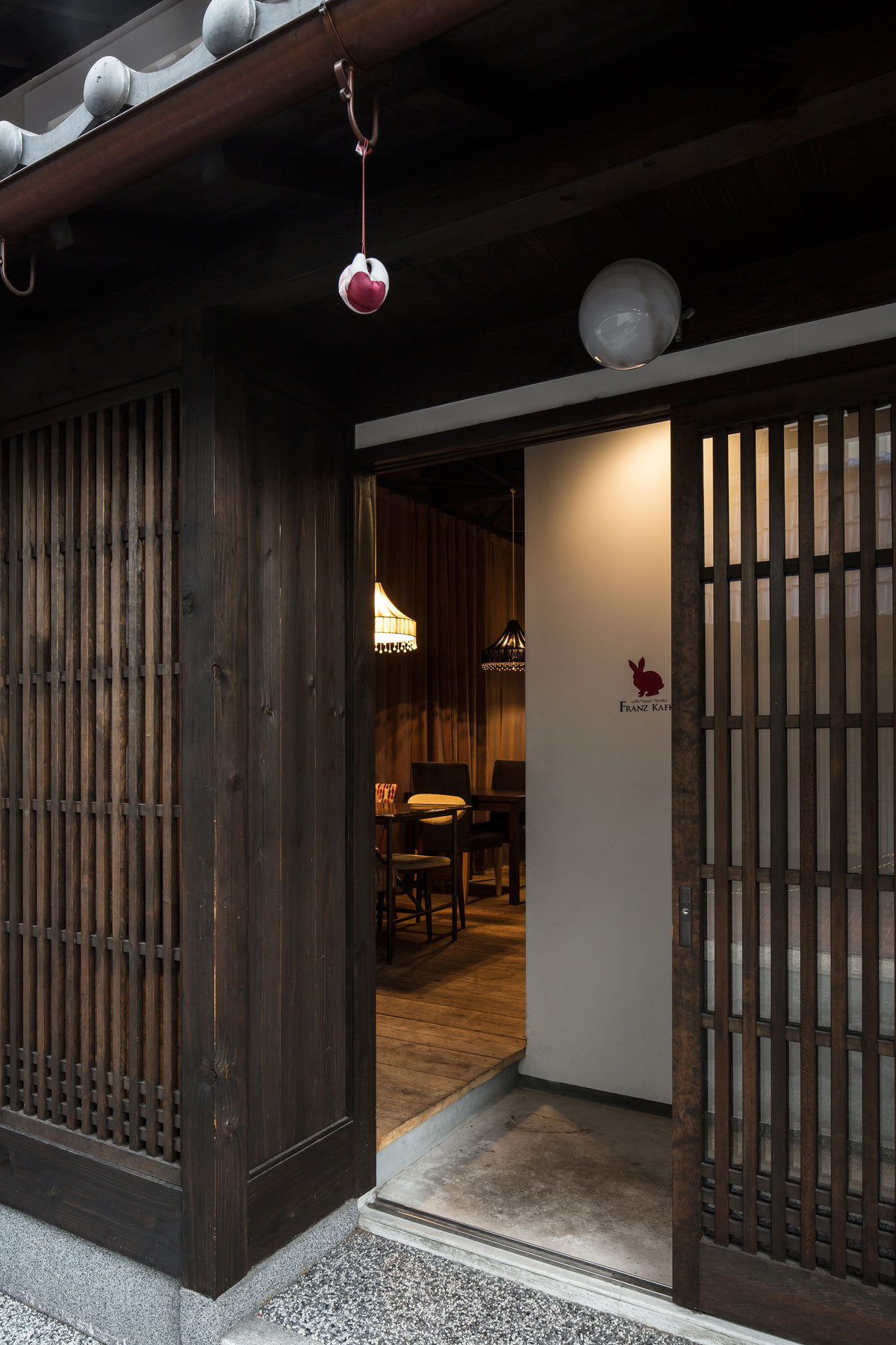 奈良町家を改修したレトロなブックカフェ｜奈良市｜Cafe Franz Kafka