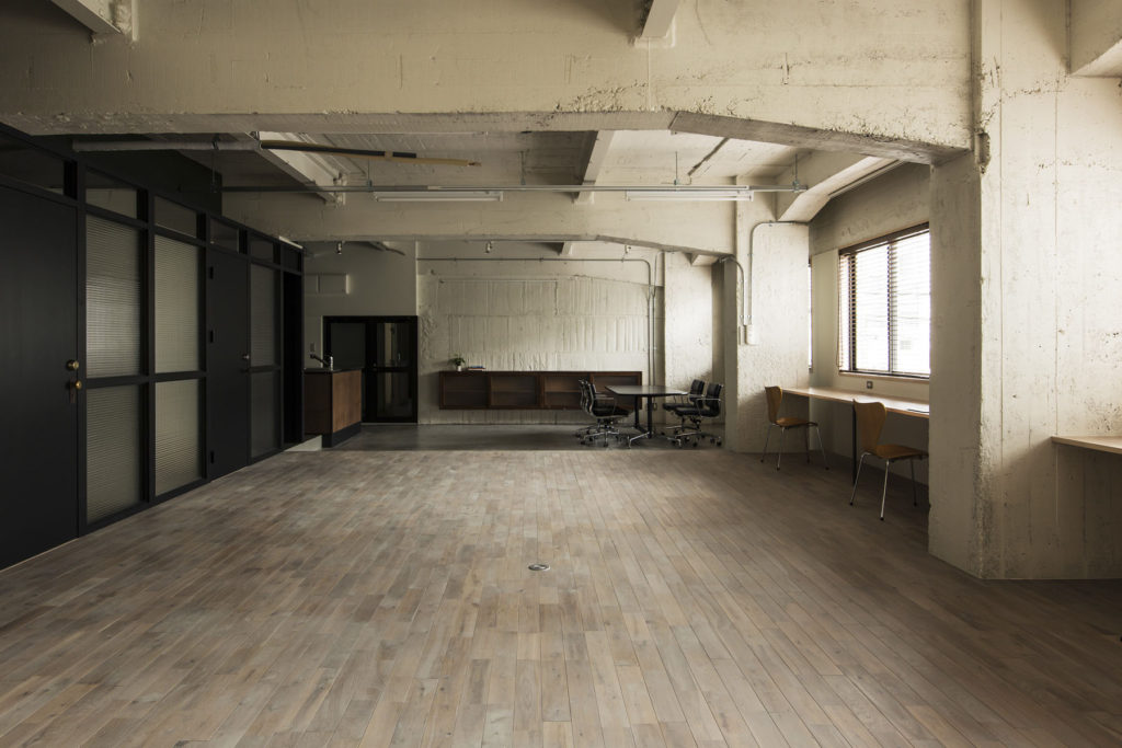 カフェに居るようなリラックスした感覚で一日を過ごせるオフィス。