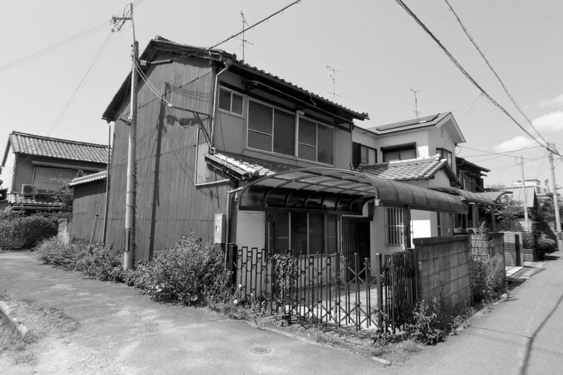 計画前の外観。全体的に老朽化が目立つ。