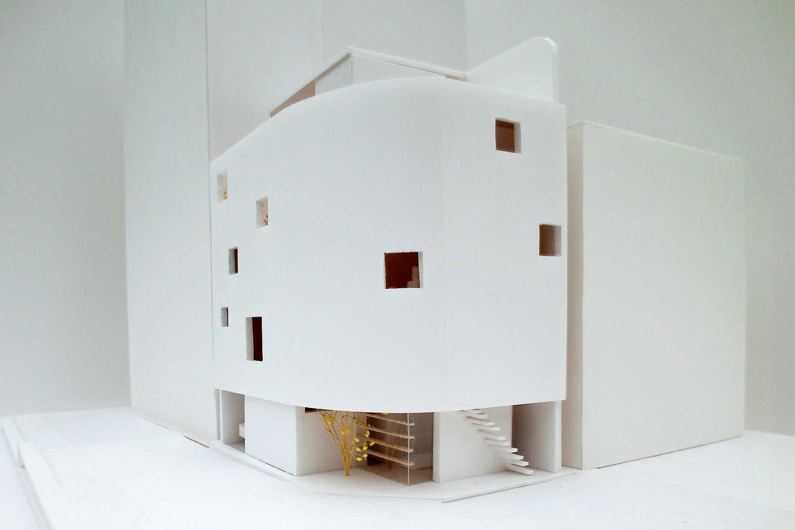 交差点北東より。