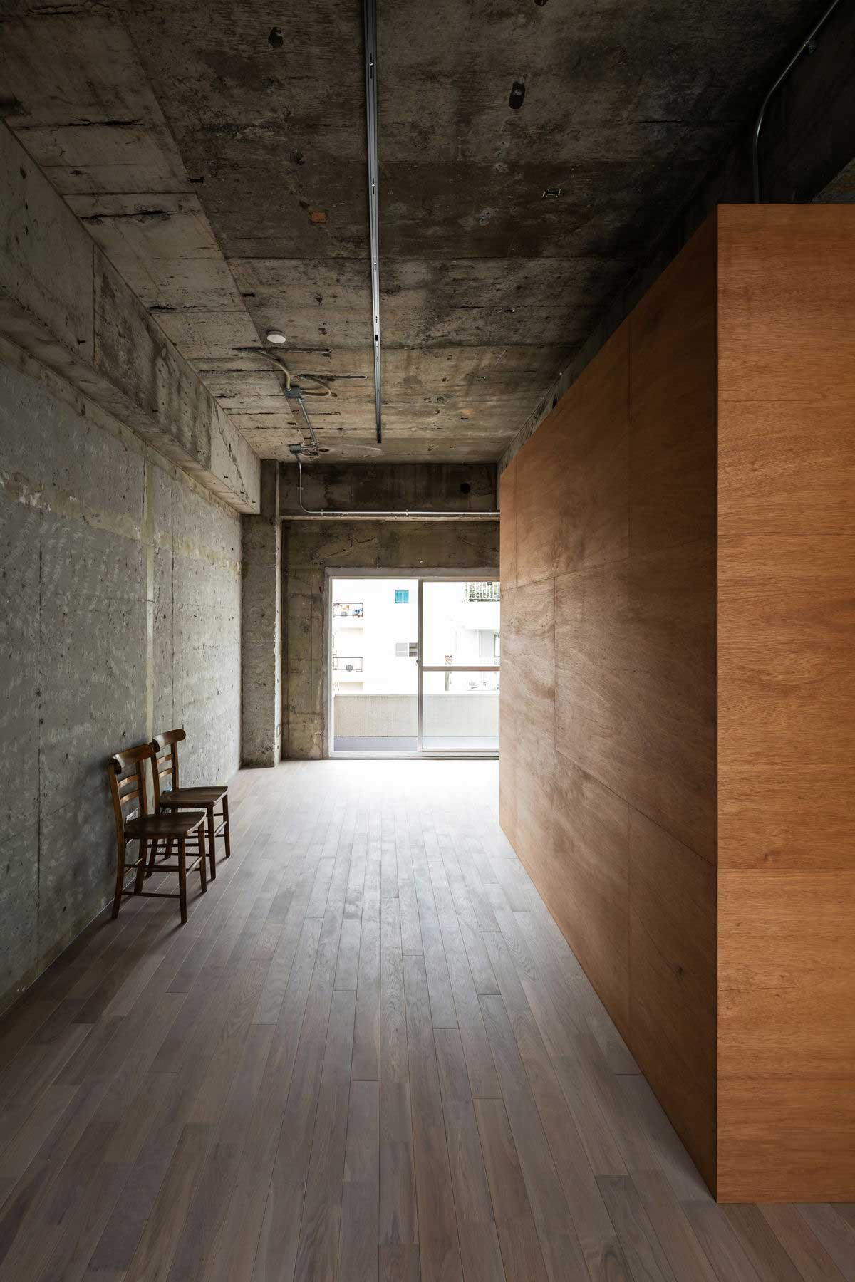 設備コアを中央に集約することで東西の開口を最大限に活用。