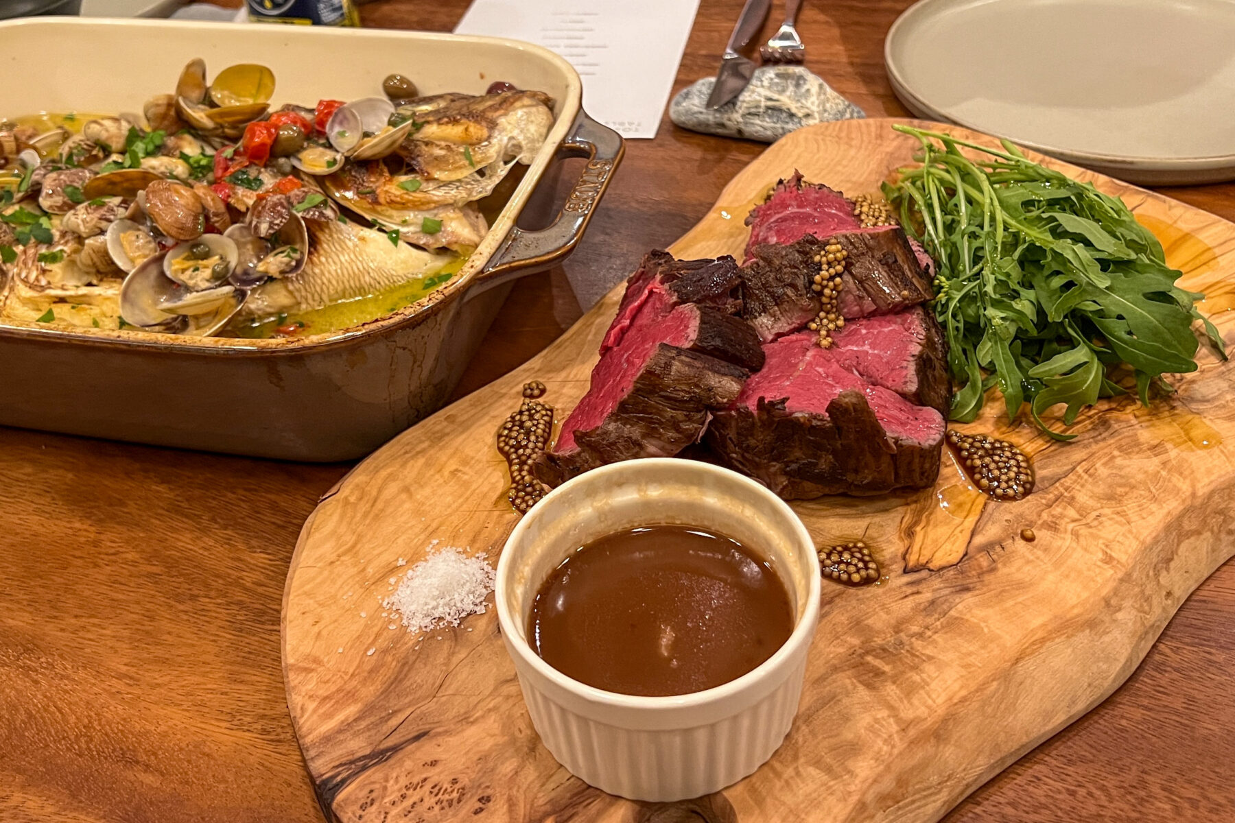 夕食は淡路島の食材をふんだんに使ったお料理の数々。海の幸も野菜も肉も。美味しい。