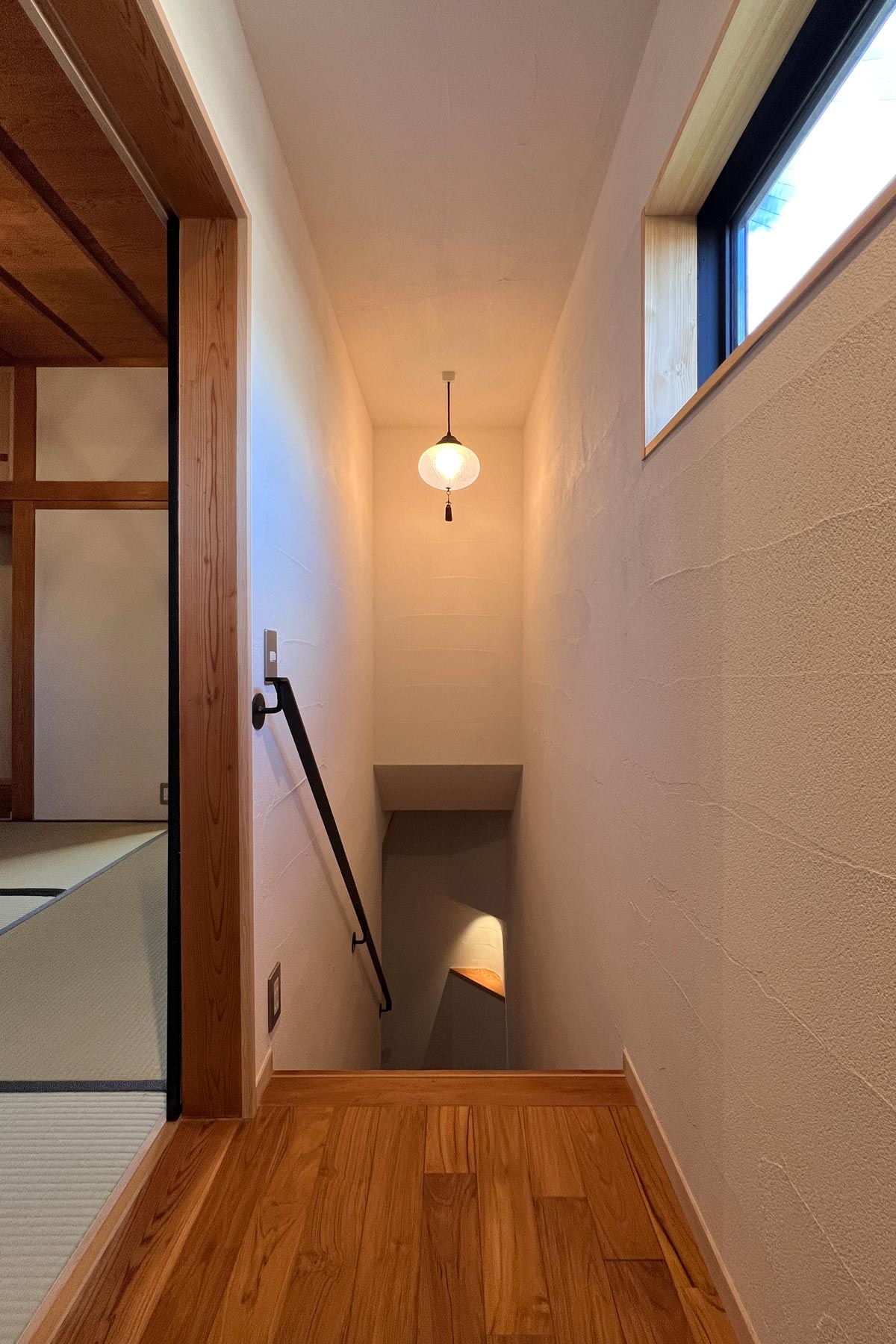 2階から階段見返し。