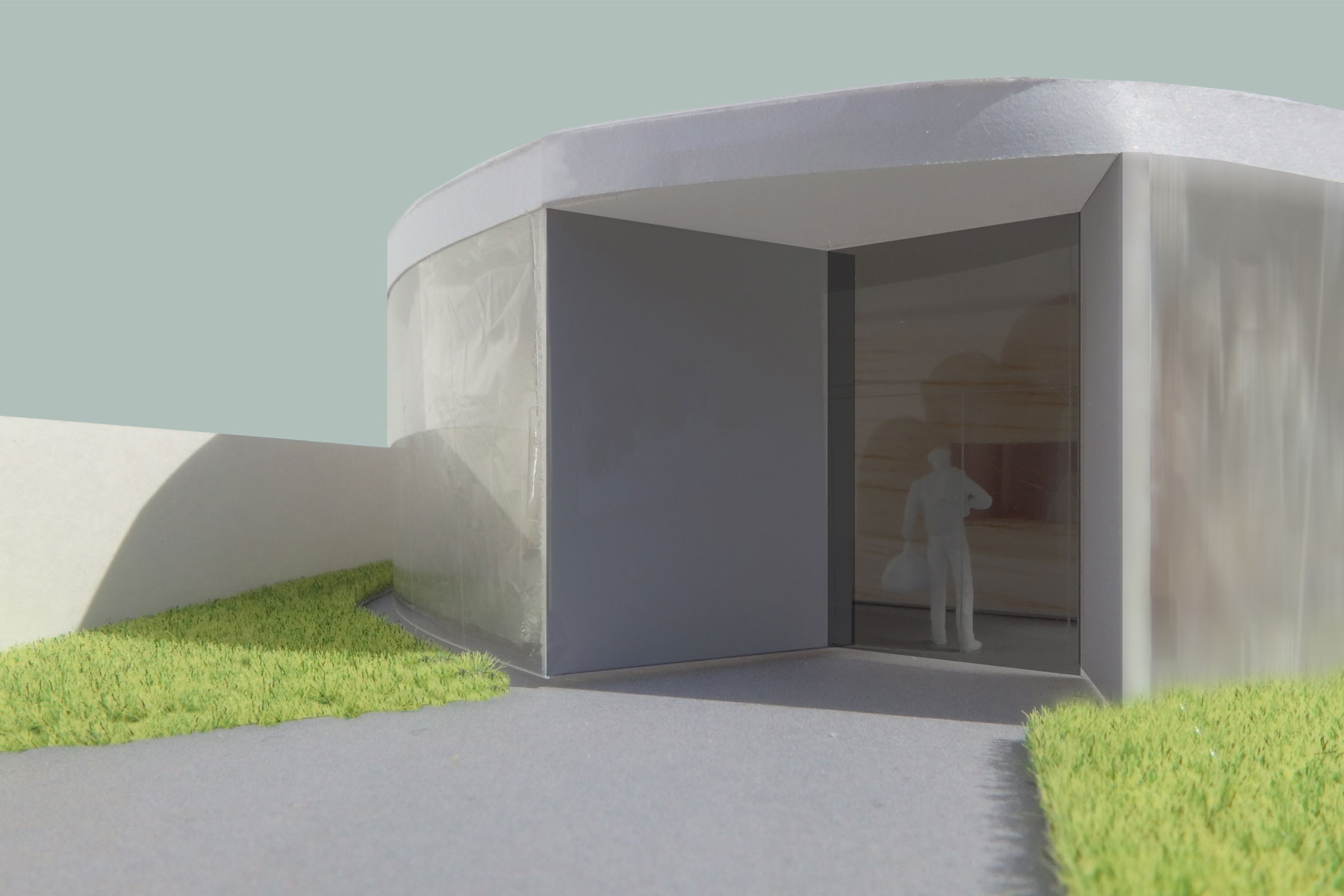 交差点に向けて曲面の切込み部から自然なアプローチ。