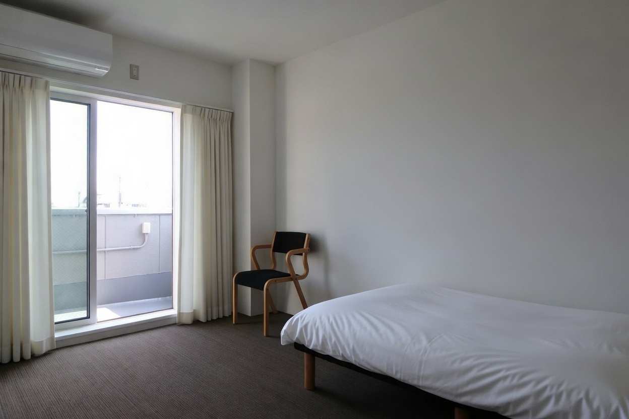 床・壁・天井に新たに断熱材を付加し、開口部は高断熱サッシに交換。