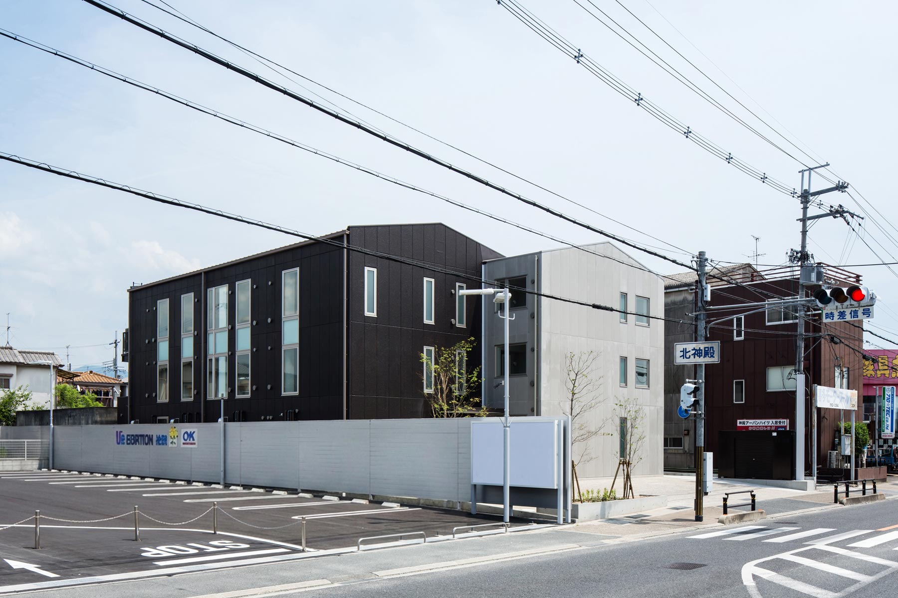 北面に大きな窓を新設して高齢者施設の厳しい採光条件をクリア。